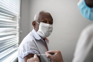 ¡Increíble! Hombre se vacunó voluntariamente 217 veces contra la COVID en tan solo 29 meses