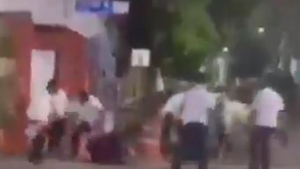 Taxistas en Playa del Carmen propinaron brutal golpiza a turista frente al Coco Bongo