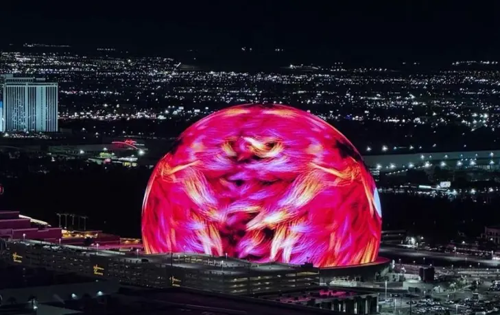 Hombre escala la emblemática estructura "The sphere" de Las Vegas