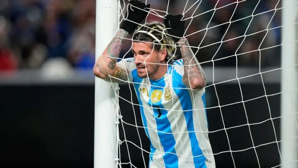 La respuesta de 'Dibu' Martínez a la comparación de Rodrigo de Paul con David Beckham