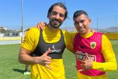 Orbelín Pineda ‘baila’ a Rodolfo Pizarro en entrenamiento del AEK Atenas