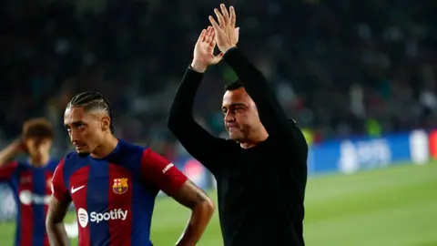 Xavi Hernández 'explotó' contra el arbitraje tras la derrota en Champions: 'Ha sido un desastre'