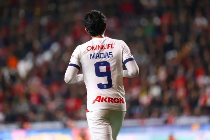 Chivas recupera a José Juan Macías de cara al duelo ante Pumas