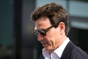 Toto Wolff lanza guiño a Verstappen: 'Me encantaría contar con él'