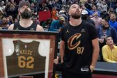 Travis y Jason Kelce se roban el show en el Cavaliers vs Celtics en la NBA