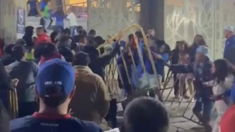 Violencia a las afueras del Estadio Cuauhtémoc previo al Puebla vs Cruz Azul
