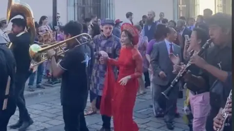 Asiáticos hacen fiesta en Oaxaca y causan molestia en algunos originarios del estado