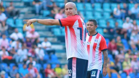 ¡Regresa a las canchas! 'Bofo' Bautista volverá a jugar futbol con este equipo