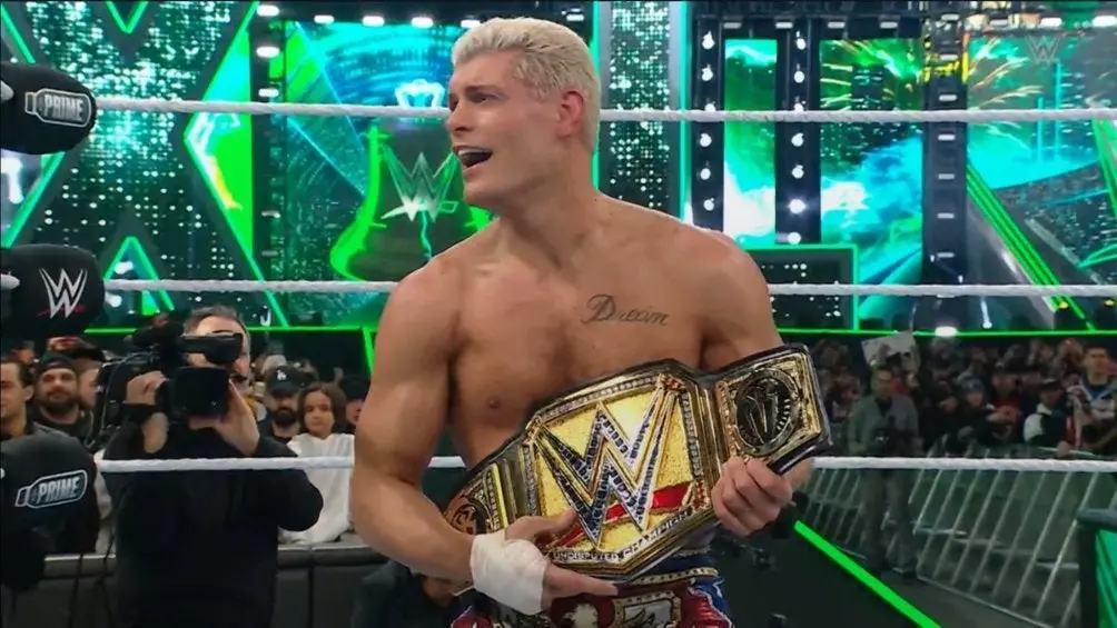 Cody Rhodes, nuevo campeón universal de la WWE | X: @WrestleClips
