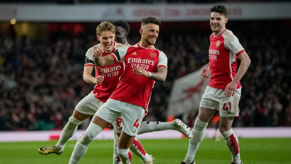 Arsenal vapulea 5-0 a Chelsea y se afianza como líder de la Premier League