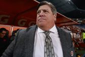 Miguel Herrera no comparte la multa que le pusieron por bronca con Iván Alonso