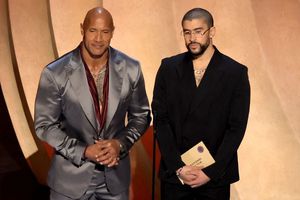 Premios Oscar 2024: Bad Bunny habla en español al presentar una categoría