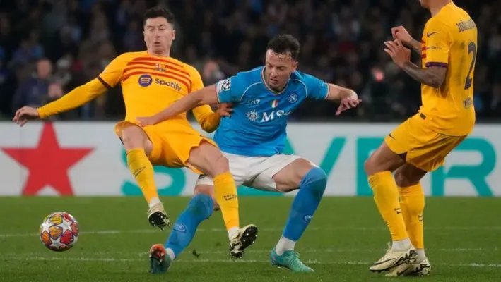 ¡Se define en la vuelta! Napoli y Barcelona empatan a un gol tras un juego cerrado