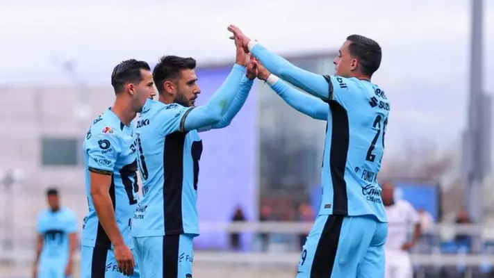 Pumas golea en partido amistoso al Comunicaciones de Guatemala