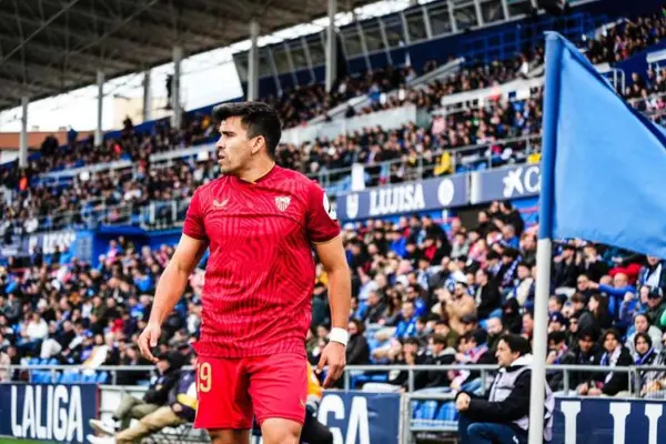 Detienen duelo Getafe-Sevilla por insultos racistas al argentino Marcos Acuña
