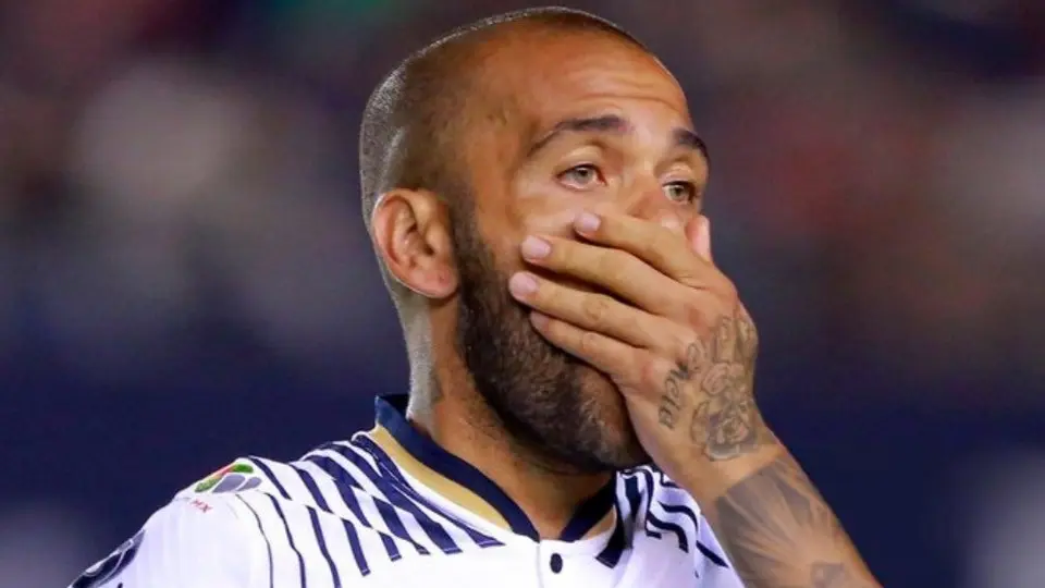 Abogada de Dani Alves buscará reducir su sentencia: “Sigo creyendo en su inocencia”