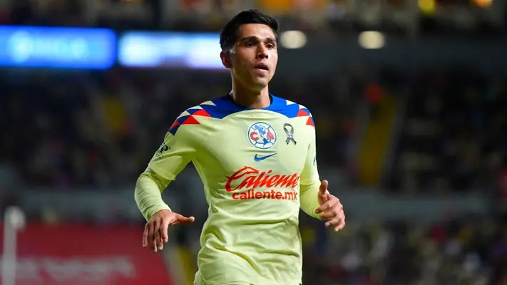 ¡Águila a largo plazo! Salvador Reyes renovó contrato con América hasta 2027