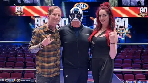 CMLL presumió en redes sociales la visita de Corey Taylor, vocalista de Slipknot