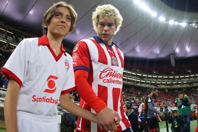 ¡Comprometido con los colores! Cade Cowell señaló a Chivas como "el más grande"