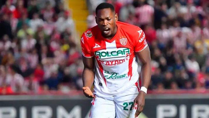 ¡No saben perder! Necaxa derrota a Chivas en casa y mantiene el invicto