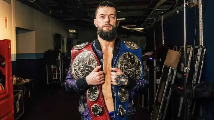 ¡CU, CU, Pumas! Finn Balor sigue demostrando su amor por el equipo universitario