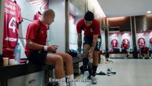 Víctor Guzmán trollea a Chicharito previo a su debut con Chivas: 'Las espinilleras se ponen aquí'
