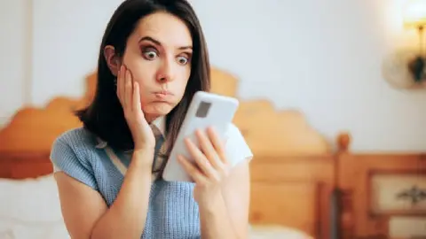 Profeco alerta sobre fraudes si te ofrecen trabajo "Dando like a videos"