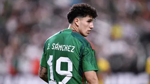 Separaron a Jorge Sánchez y otros jugadores: "No basta con tener contrato" dijo su DT