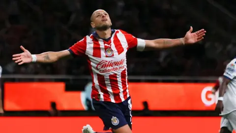 ¡De la mano del pastor! Chivas golea a Puebla y se mete a zona de Liguilla directa