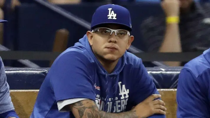 Julio Urías es acusado de cinco delitos menores por presunta violencia doméstica
