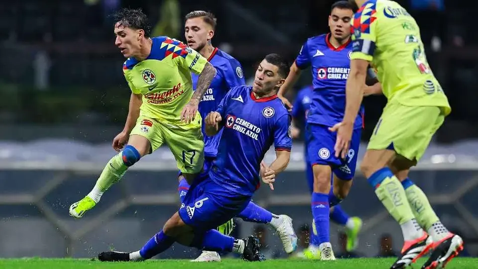 Comisión de árbitros explica porqué no se marcó penal sobre Zendejas en el Clásico Joven