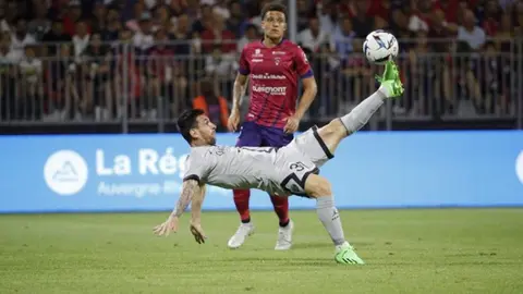 Messi: Periodista argentino califica de 'incomparable' su chilena con la de CR7 vs Juventus