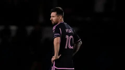 Mujer lleva a su esposo a ver a Messi como regalo de San Valentín y gasta más de 40 mil pesos