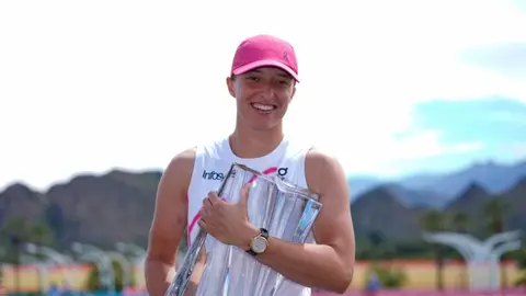 Iga Swiatek conquista Indian Wells al pasarle encima a Maria Sakkari