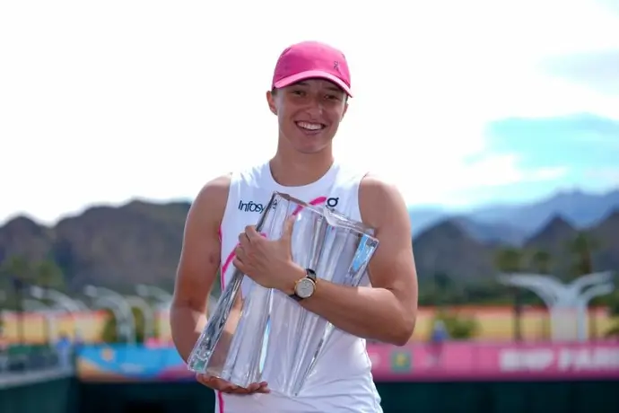Iga Swiatek conquista Indian Wells al pasarle encima a Maria Sakkari