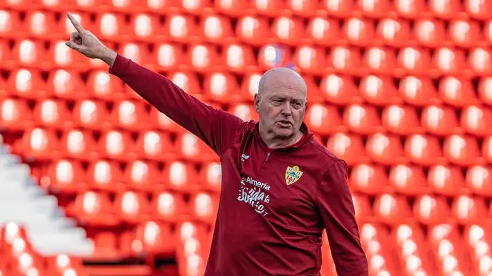 ¡Oficial! Pepe Mel es el nuevo técnico del Almería de César Montes
