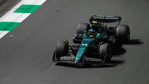 ¿Viene la 33? Fernando Alonso lideró la segunda sesión de prácticas libres en el GP de Arabia Saudita