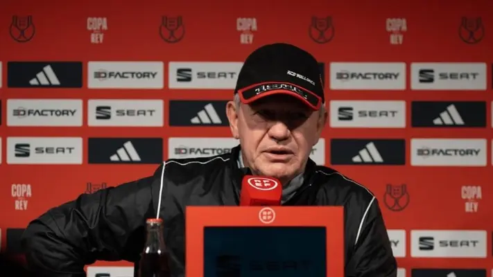 ¡Inédito! Javier Aguirre le 'ofrece' el puesto de DT a periodista en plena conferencia
