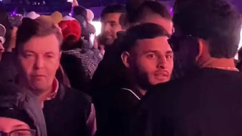 ¿Tuvo la primera fiesta? Alexis Vega fue captado en el concierto de Karol G