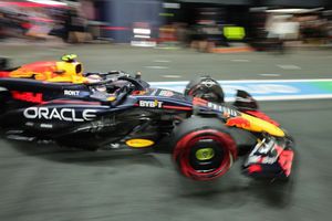 Checo Pérez lamentó que no saldrá en primera fila en la Gran Premio de Arabia Saudita