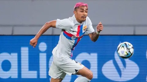 ¿Blaugrana de nuevo? Medios catalanes reportan que Julián Araujo volverá a Barcelona