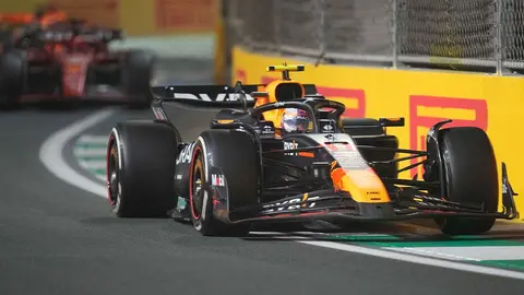 ¡Sanción a Checo! Sergio Pérez fue castigado en Arabia Saudita por incidente con Fernando Alonso