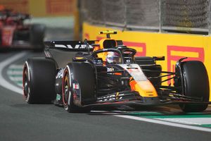 ¡Sanción a Checo! Sergio Pérez fue castigado en Arabia Saudita por incidente con Fernando Alonso