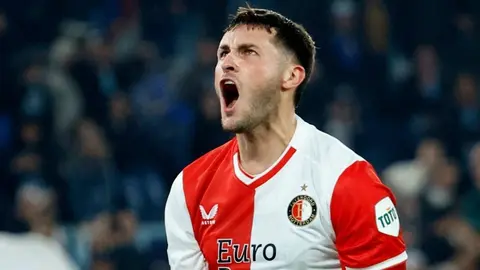 Arne Slot sobre el rendimiento de Santiago Giménez: "Esperamos más de él y lo sabe"