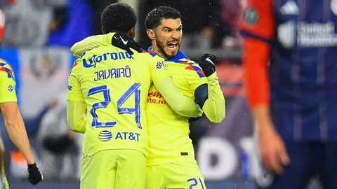 ¡Lo más grandes! Henry Martín y André Jardine atendieron a los aficionados en su llegada a México