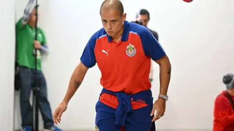 ‘Chicharito’ Hernández ya entrenó al parejo con sus compañeros; no jugará ante Pumas