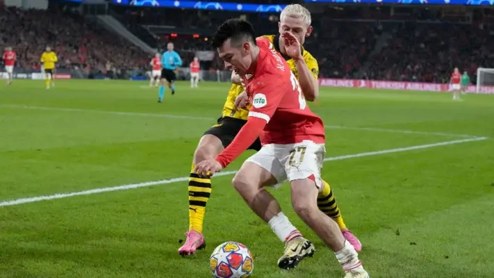 Chucky Lozano sale ovacionado tras su actuación en el PSV vs Dortmund