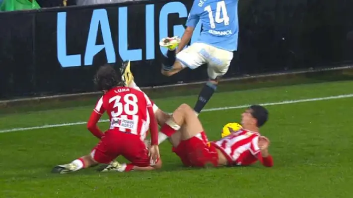 ¡De terror! Luka Romero tuvo que abandonar el partido de Almería tras choque con su compañero
