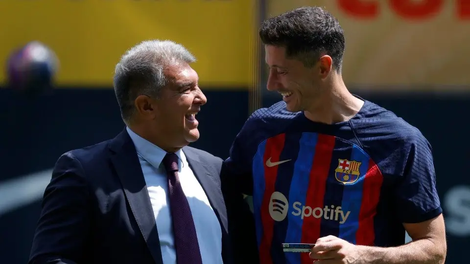 Laporta tras recordar las palabras de madre de Lewandowski: 'Algún día jugarás aquí'