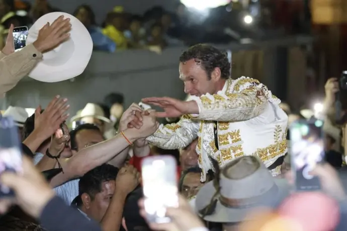 Antonio Ferrera sale a hombros de La Mexico